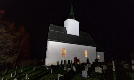 Stemingsfull førjulskonsert i middelalderkirken